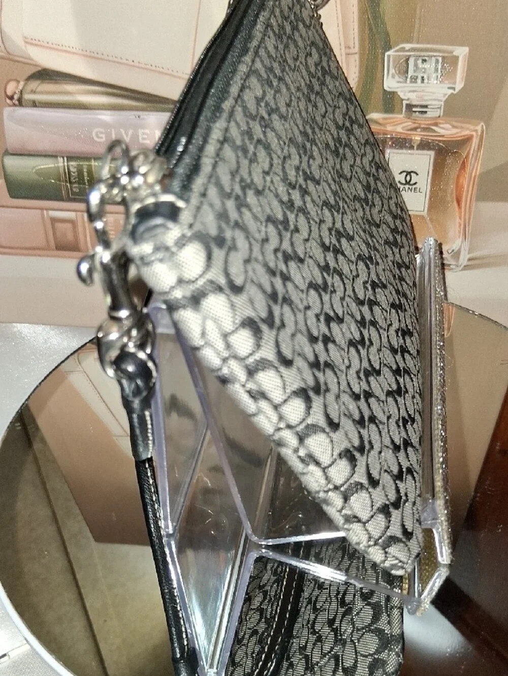Coach SOHO Buckle Wristlet Like New